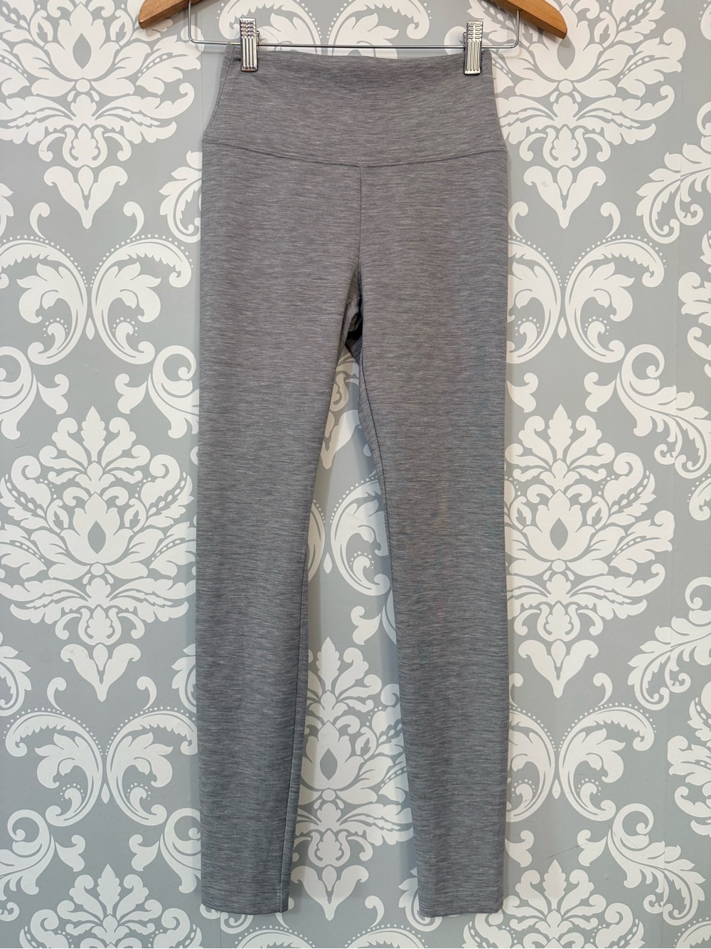 💫2/$25 • White House Black Market Weekender Relaxed Knit Leggings